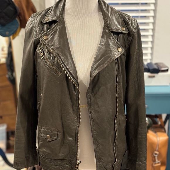 Madewell | Washed Leather Oversized Motorcycle Jacket: Dark Fatigue S - Picture 3 of 10